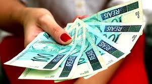 Presidente assina decreto que fixa salário mínimo em R$998